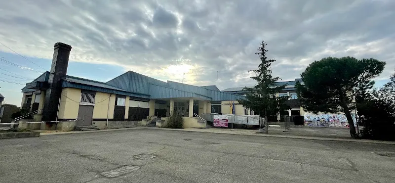 Colegio Público Los Tres Valles - Colegio público en Valdevimbre - foto 3