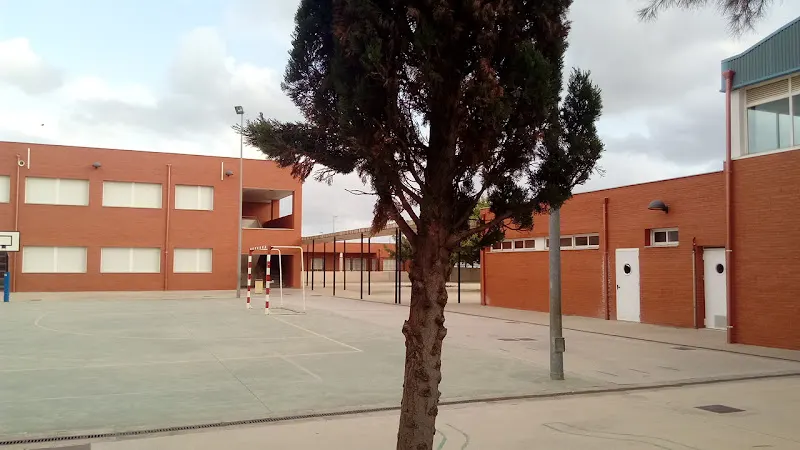 CEIP Les Useres - Colegio público en Costur - foto 3