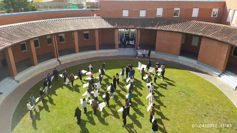 Colegio Público Filiberto Villalobos - Colegio público en Babilafuente - foto 3