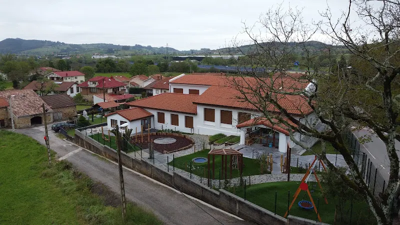 Centro De Educación Infantil Y Primaria Monte Corona - Colegio público en Udias - foto 3