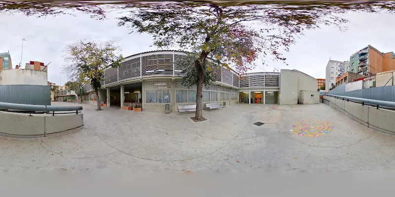 Escuela El Carmel - Escuela de primaria en Barcelona - foto 2