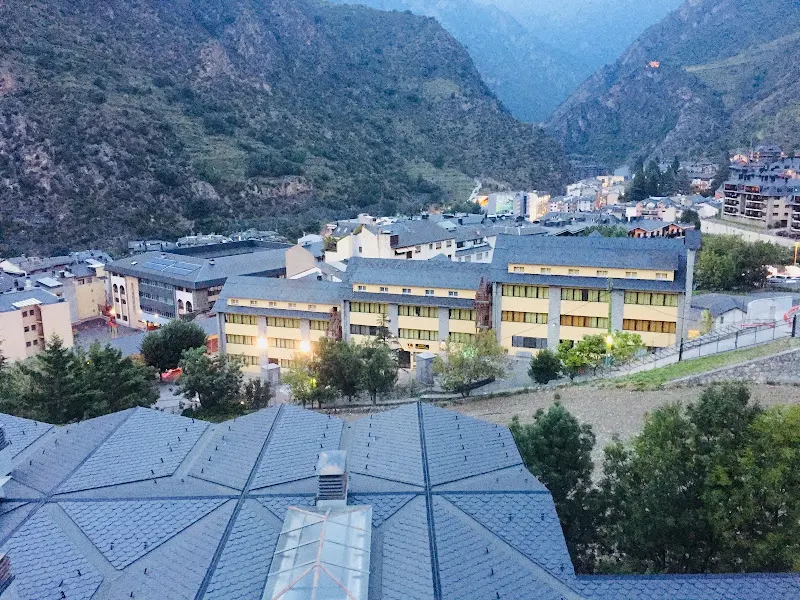 Escuela Andorrana de San Julián de Loria - Colegio público en Seu dUrgell (La) - foto 2