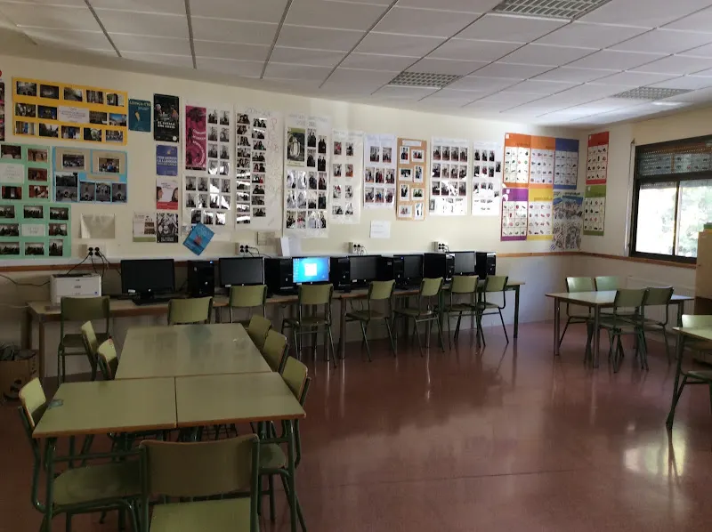 Colegio Español María Moliner - Colegio público en Seu dUrgell (La) - foto 2