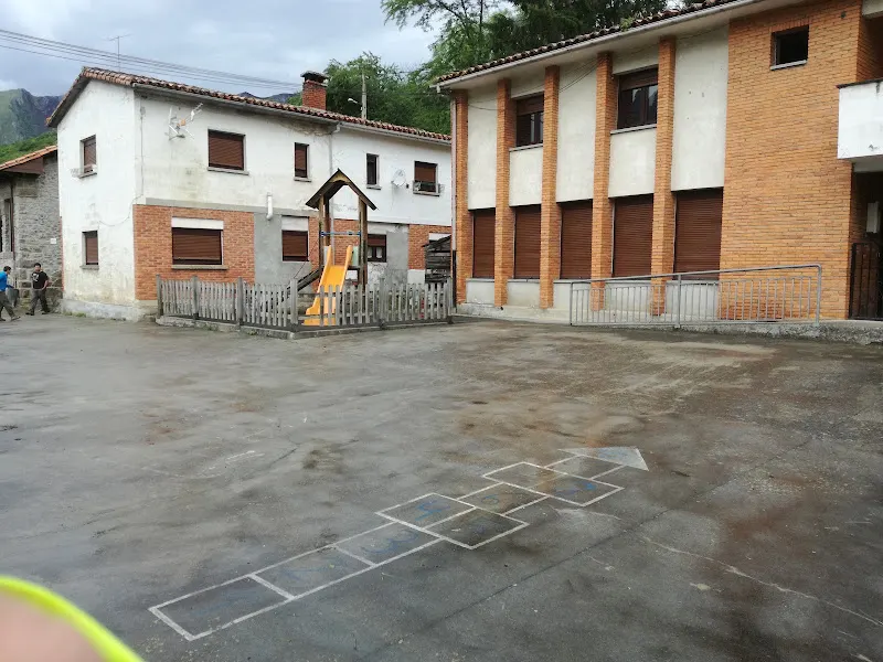 Escuelas De Beleño. CRA Picos De Europa - Colegio público en Ponga - foto 2