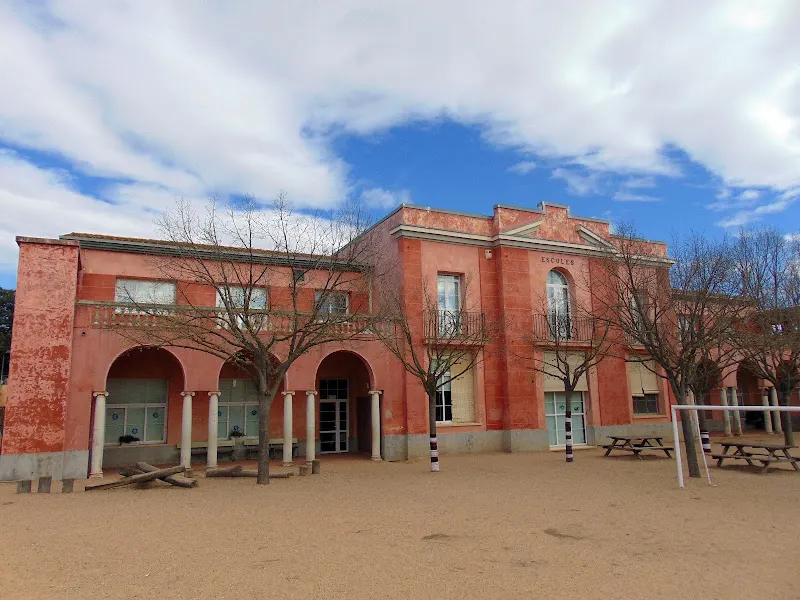 Escuela Pública San Jordi - Colegio público en Sant Jordi Desvalls - foto 2