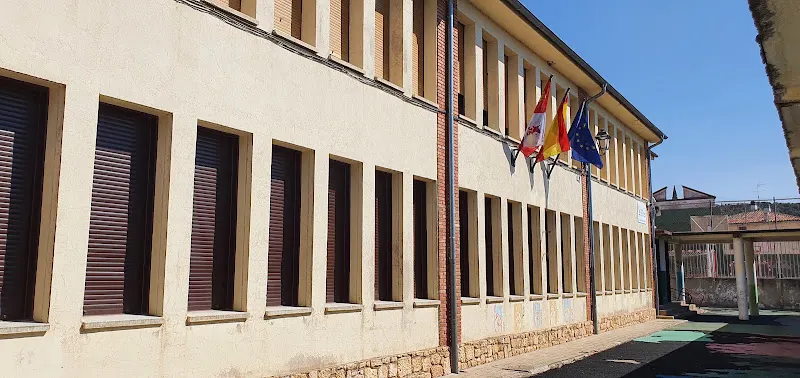 Colegio Público Alejandro Rodríguez de Valcarc - Colegio público en Covarrubias - foto 2