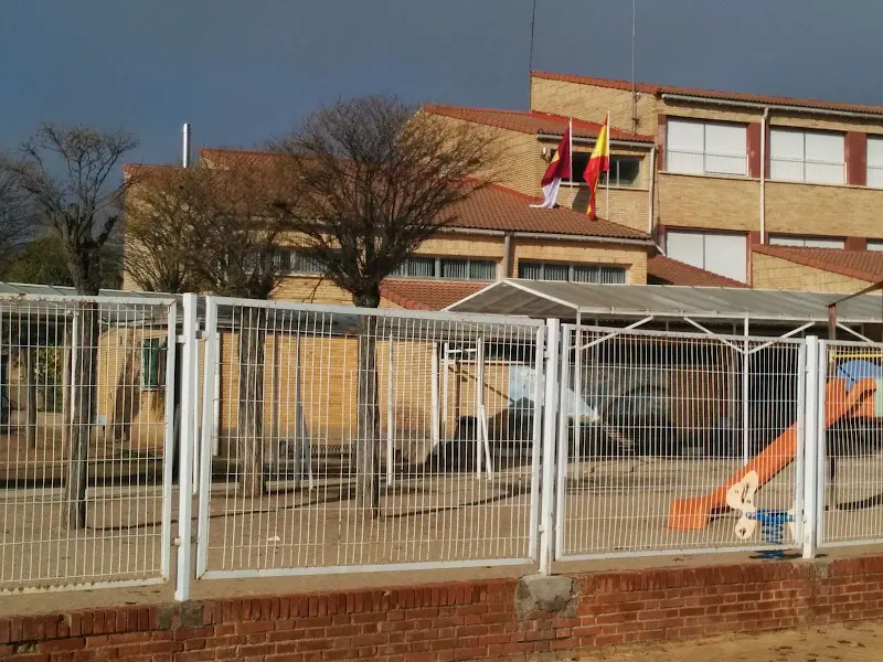 COLEGIO PÚBLICO VIRGEN DE LOS REMEDIOS. - Colegio público en Pareja - foto 3