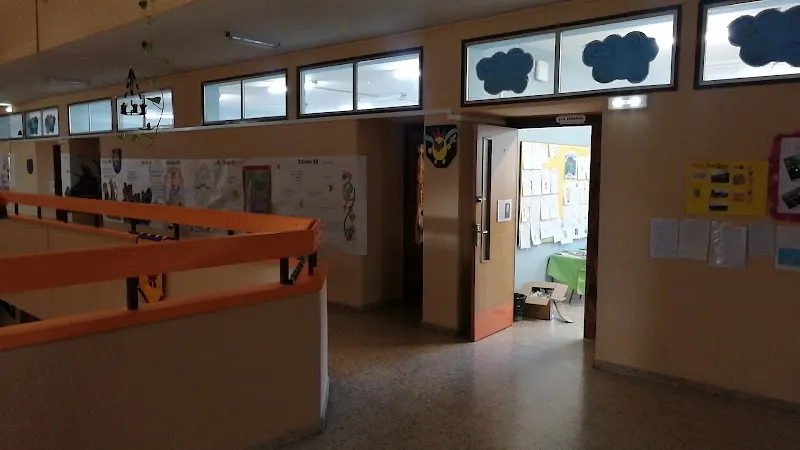 Colegio Público Benito León - Colegio público en Santa Maria del Paramo - foto 2