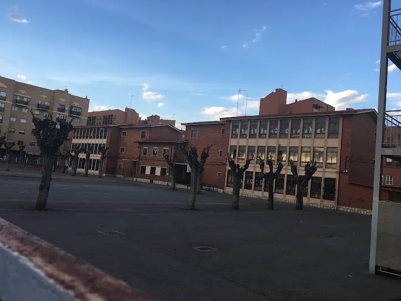Colegio Público Santo Tirso - Colegio público en Vecilla (La) - foto 3