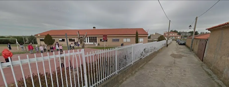 Colegio Público las Cinco Encinas - Colegio público en Galinduste - foto 2