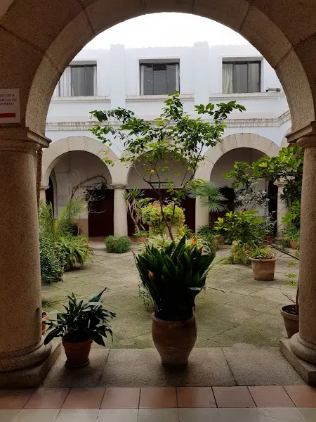 Escuela Oficial de Idiomas de Cáceres - Centro educativo en Cáceres - foto 2
