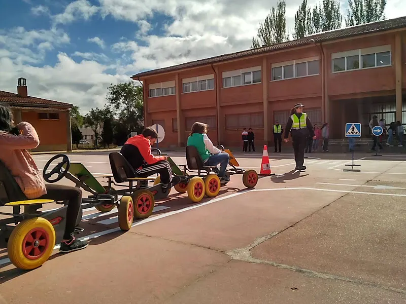 Colegio Público Gabriel y Galán - Colegio público en Fuenterroble de Salvatierra - foto 2