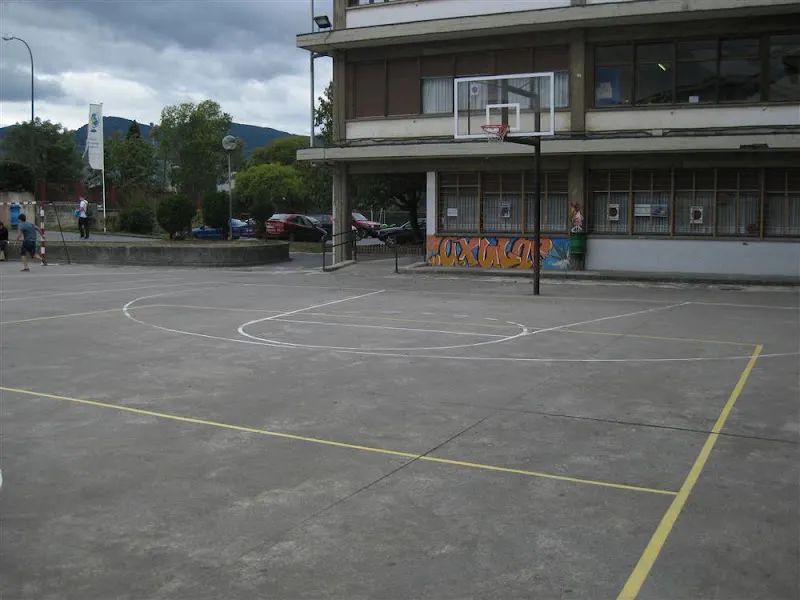 IES Axular BHI - Instituto de secundaria en Santurtzi - foto 2
