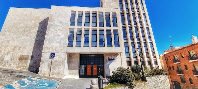 Centro de Educación Permanente de Adultos-M Educación Ciencia - Ávila