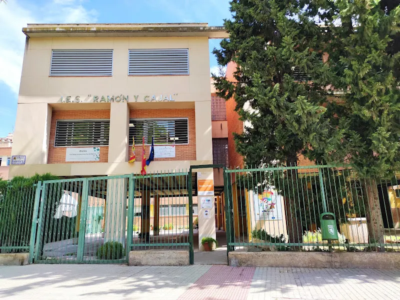 IES Ramón y Cajal - Instituto de secundaria en Zaragoza - foto 2