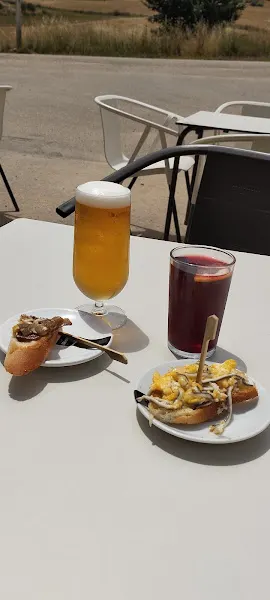 Bar La Escuela - Mambrilla de Castrejon