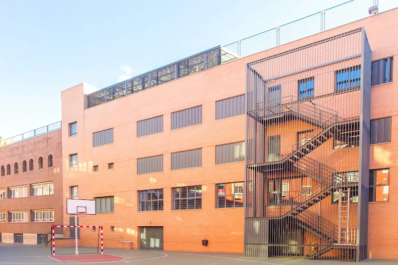 Dominicas Misioneras de la Sagrada Familia - Instituto de secundaria en Madrid - foto 2