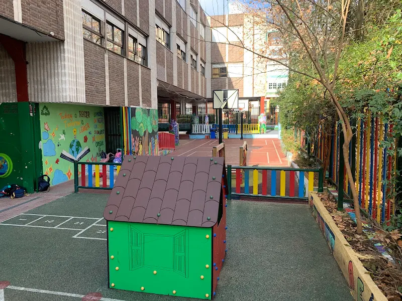 COLEGIO CONDE DUQUE - Instituto de secundaria en Madrid - foto 3