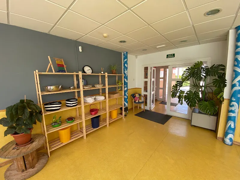 Escuela de Educación Infantil los Titeres - Colegio público en Madrid - foto 2