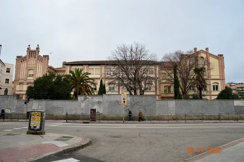 Colegio La Milagrosa - Instituto de secundaria en Madrid - foto 3