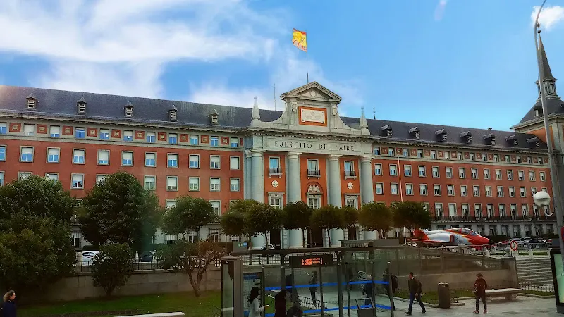 Escuela de Educación Infantil Cuartel General del Ejército del Aire y del Espacio - Colegio público en Madrid - foto 2