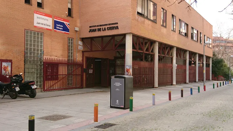 IES Juan de la Cierva - Instituto de secundaria en Madrid - foto 2