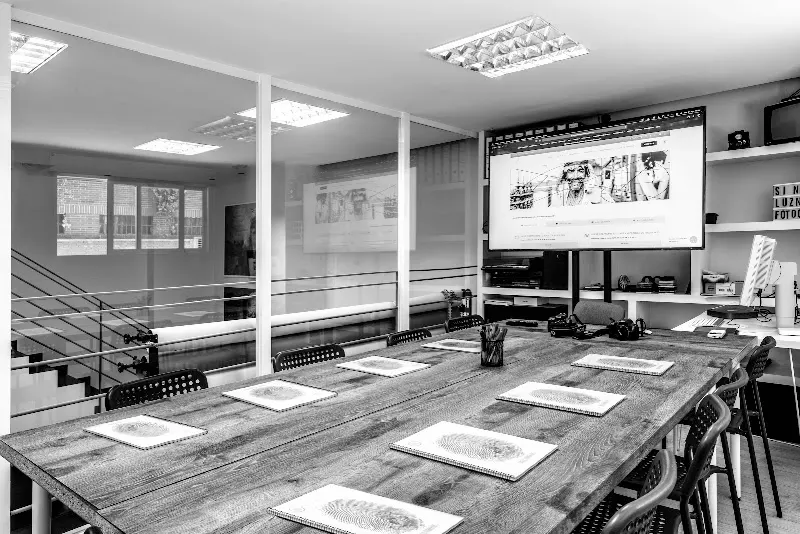 Blanco y Negro Escuela de Fotografía y Arte