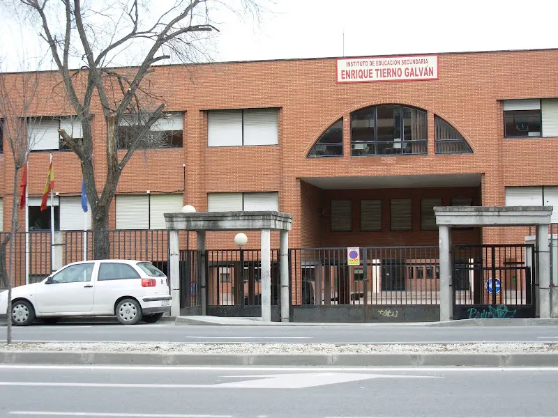IES María Goyri Goyri - Instituto de secundaria en Madrid - foto 2
