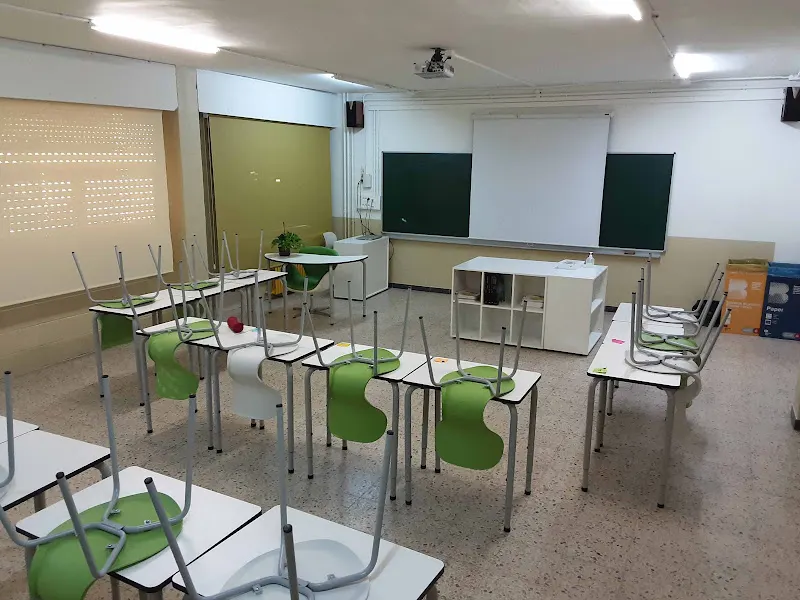 IES Joan Salvat-Papasseit - Instituto de secundaria en Barcelona - foto 2