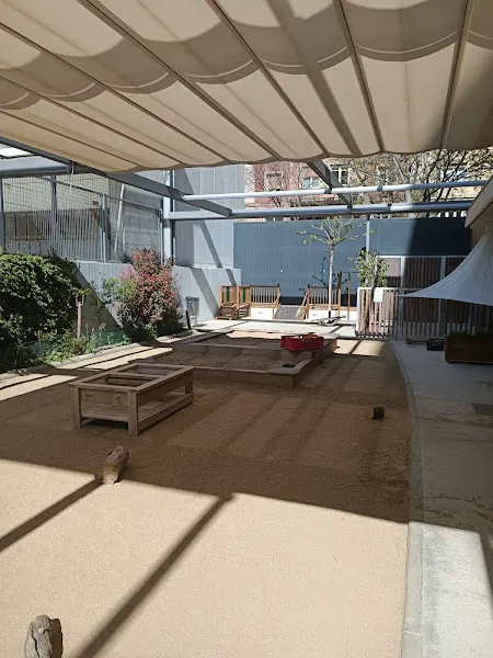 Guardería Municipal Germanetes (Hermanetes) - Centro de educación preescolar en Barcelona - foto 2