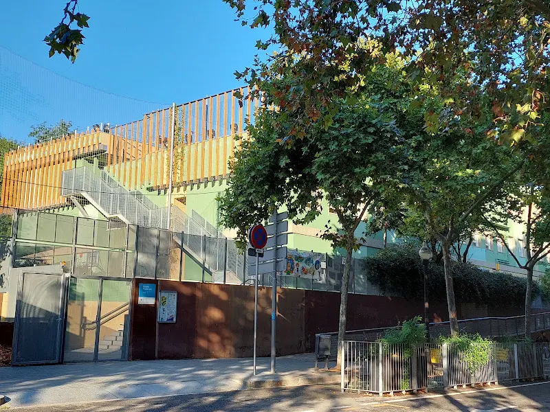 Escola Poble-sec - Escuela de primaria en Barcelona - foto 2
