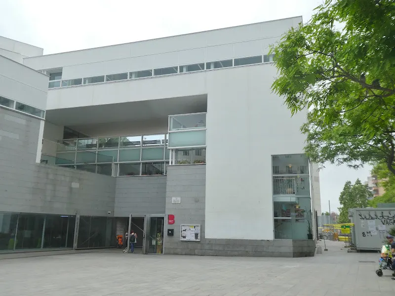 Escuela Municipal Tres Pins - Ampa Tres Pins - Colegio público en Barcelona - foto 3