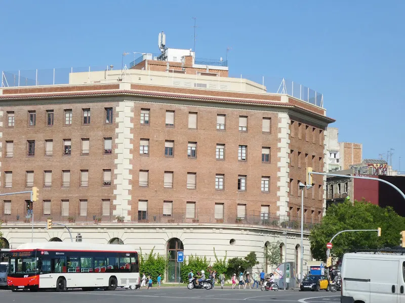Escuela Francesc Maciá - Colegio público en Barcelona - foto 2