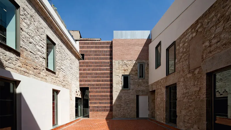 Institut Joan Brossa - Centro educativo en Barcelona - foto 2