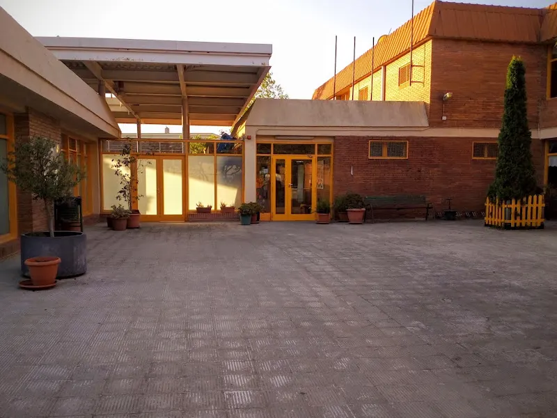 Escuela Els Pins - Escuela de enseñanza general en Barcelona - foto 2