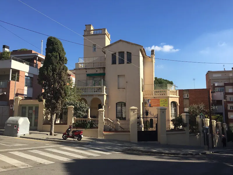 Acis - Centro educativo en Barcelona - foto 2