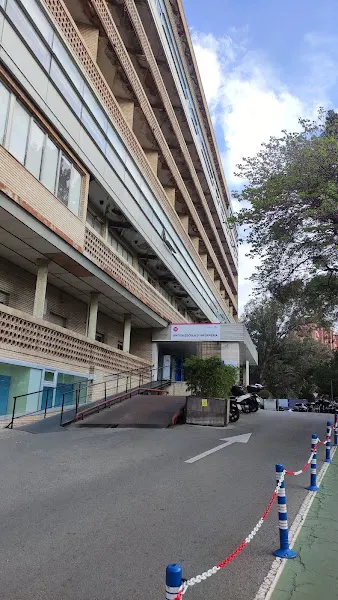 Antiga Escola Infermeria - Hospital en Barcelona - foto 2