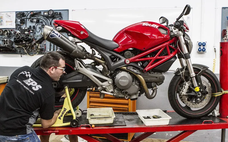 EPS Centro de Formación de la Motocicleta Cursos Mécanica Motos Estudiar Mantenimiento de Motocicletas