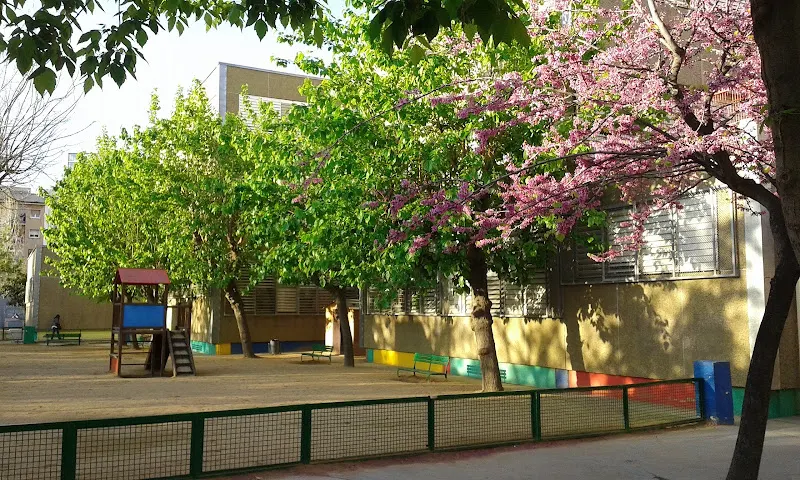 Escuela Santiago Rusiñol - Colegio público en Barcelona - foto 2