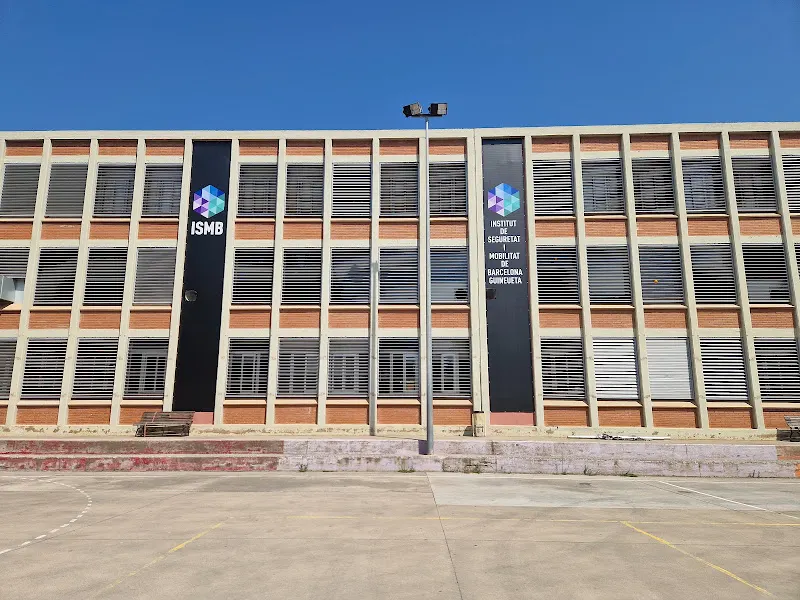 Instituto público La Guineueta - Instituto de secundaria en Barcelona - foto 2