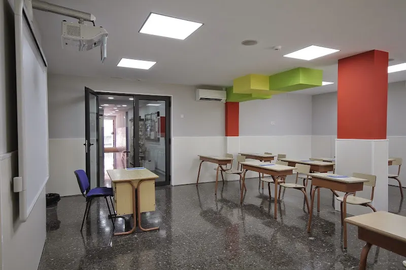 Centro de Estudios Roca - Grupo Escolar Roca - Instituto de secundaria en Barcelona - foto 2