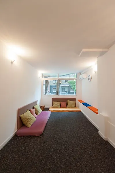 Escuela de Terapia de Integración Psicocorporal - Centro de formación profesional en Barcelona - foto 2