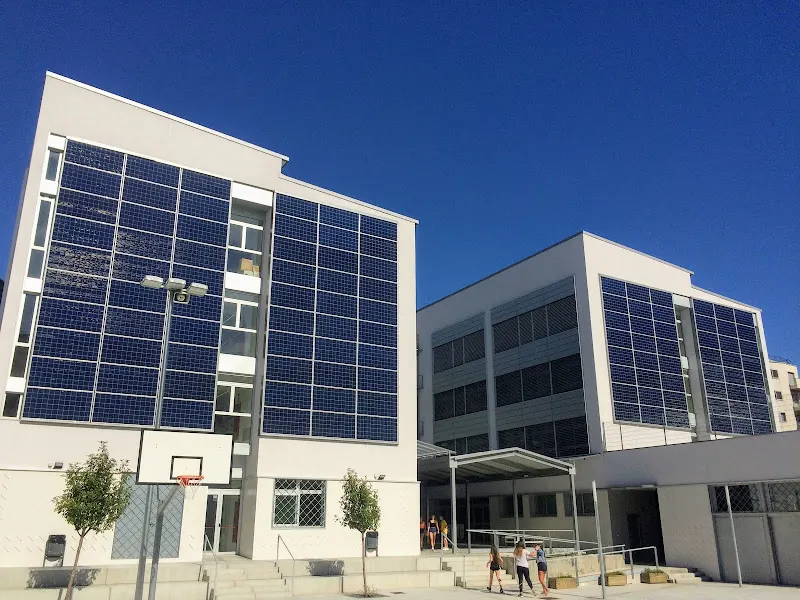 Instituto público María Espinalt - Instituto de secundaria en Barcelona - foto 2
