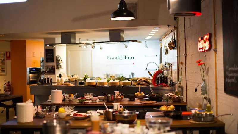 Food & Fun - Cursos de cocina en Valencia - Curso Paella en Valencia - Team Building en Valencia - Eventos empresa