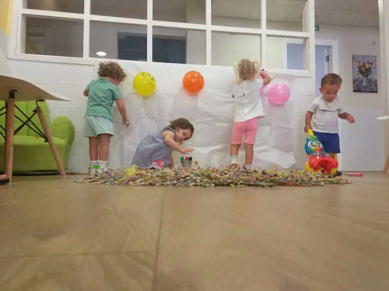 Centro Infantil Mi KiTa. Hispanoalemán y Montessori