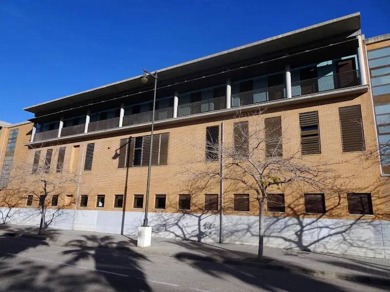 IES Isabel de Villena - Instituto de secundaria en Valencia - foto 2