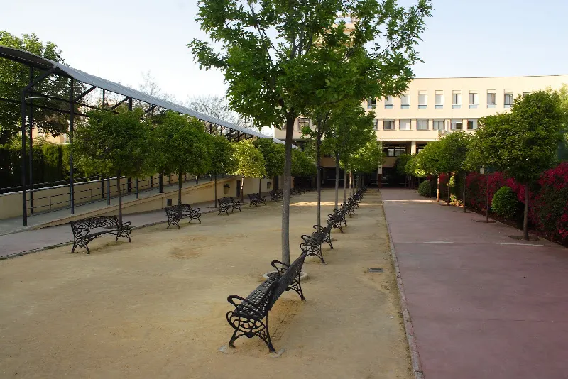 IES Beatriz de Suabia - Instituto de secundaria en Sevilla - foto 2