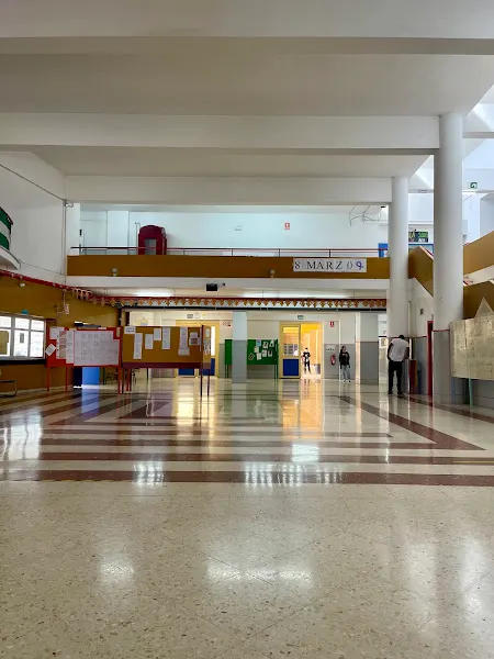 IES Salvador Tavora - Instituto de secundaria en Sevilla - foto 2