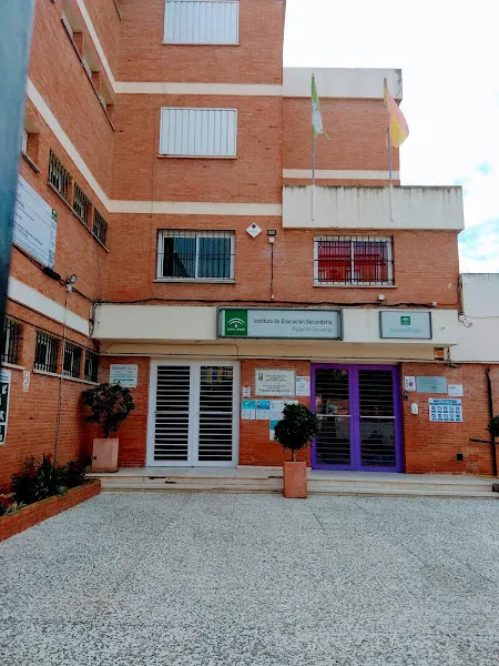 Instituto de Educación Secundaria Miguel de Cervantes - Instituto de secundaria en Sevilla - foto 2