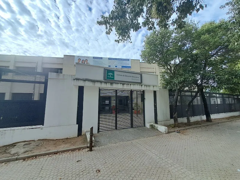 IES Triana - Instituto de secundaria en Sevilla - foto 2